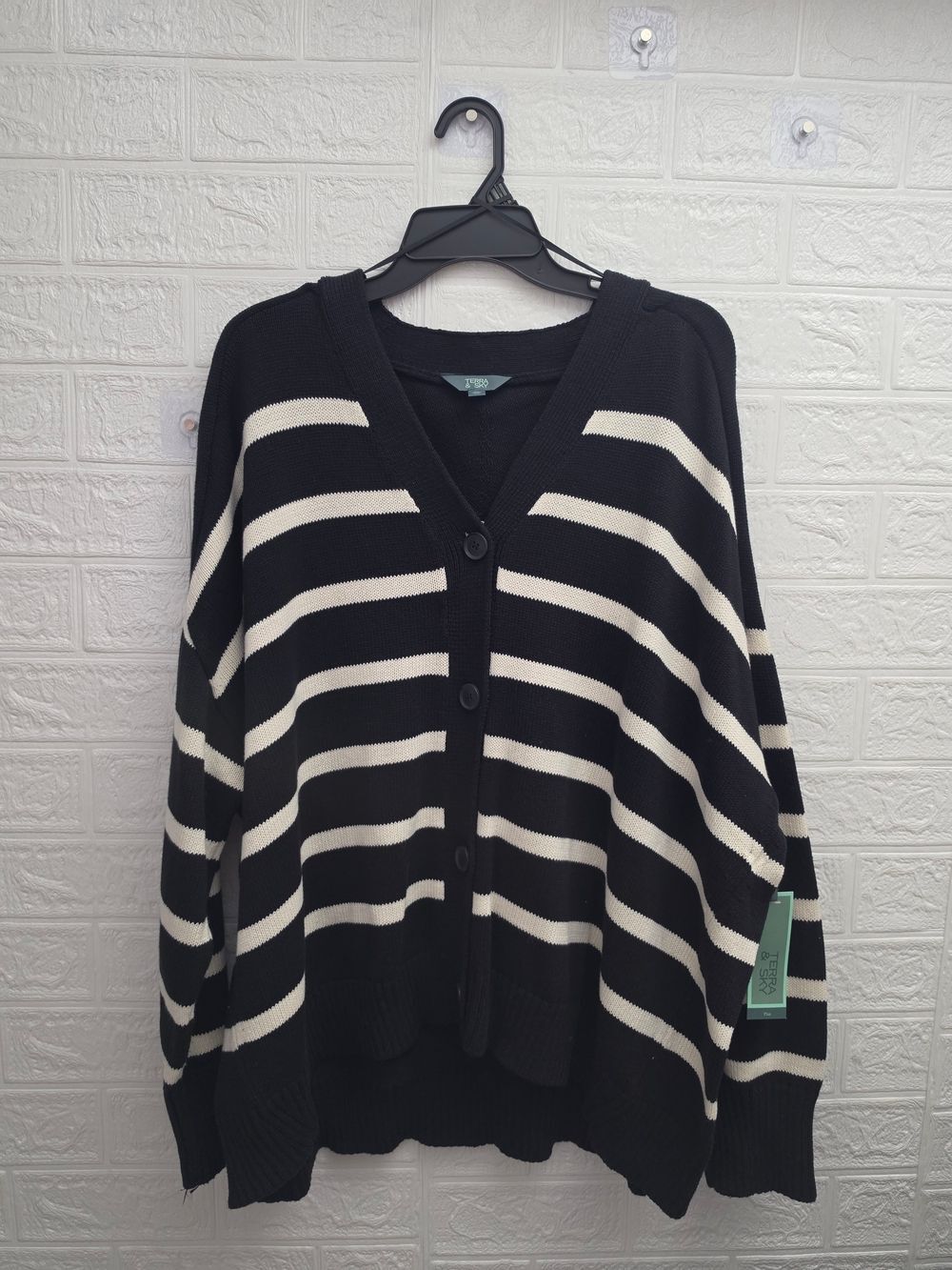 Terra & Sky Women's Plus Size Boyfriend Cotton Cardigan, Midweight - Picture 5 of 9